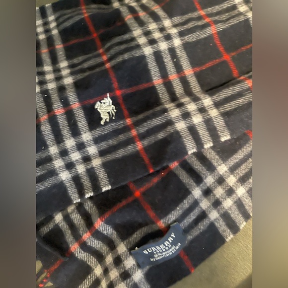 Burberry scarfs different colors - Picture 4 of 6